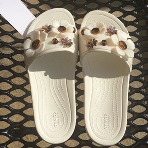 Brand New Women’s metal Bloomer Sandal